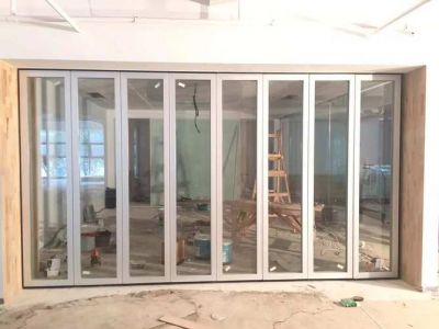 Movable glass screen